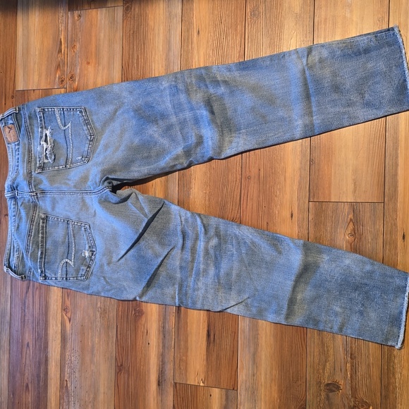 American Eagle Tomgirl Distressed Jeans - Picture 9 of 9
